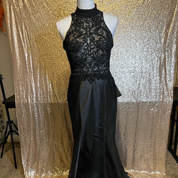 Black lace Dress; Evening Gown, Prom - Picture 2 of 9